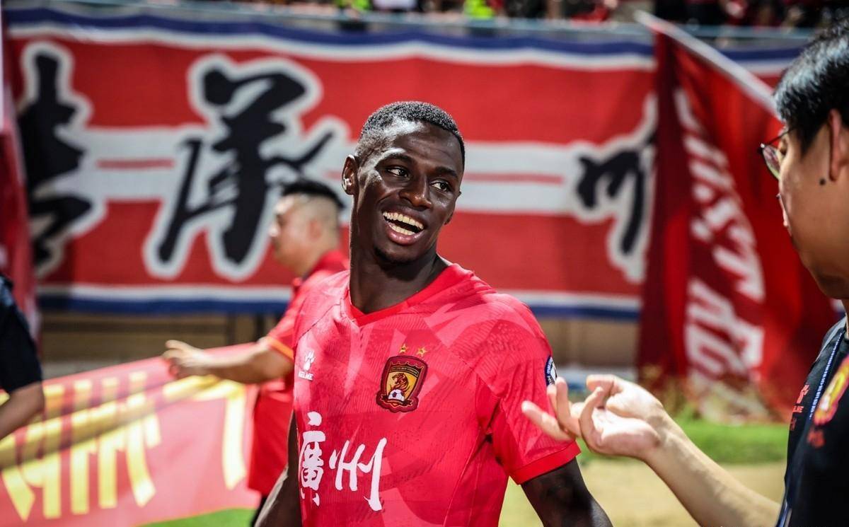 广州队发布备战花絮;赛后防线松动;中超任务艰巨;心理建设被强调的简单介绍 广州队发布备战花絮;赛后防线松动;中超任务艰巨;心理建设被强调的简单介绍